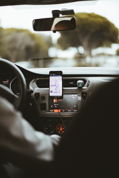 智能手机安装在车内